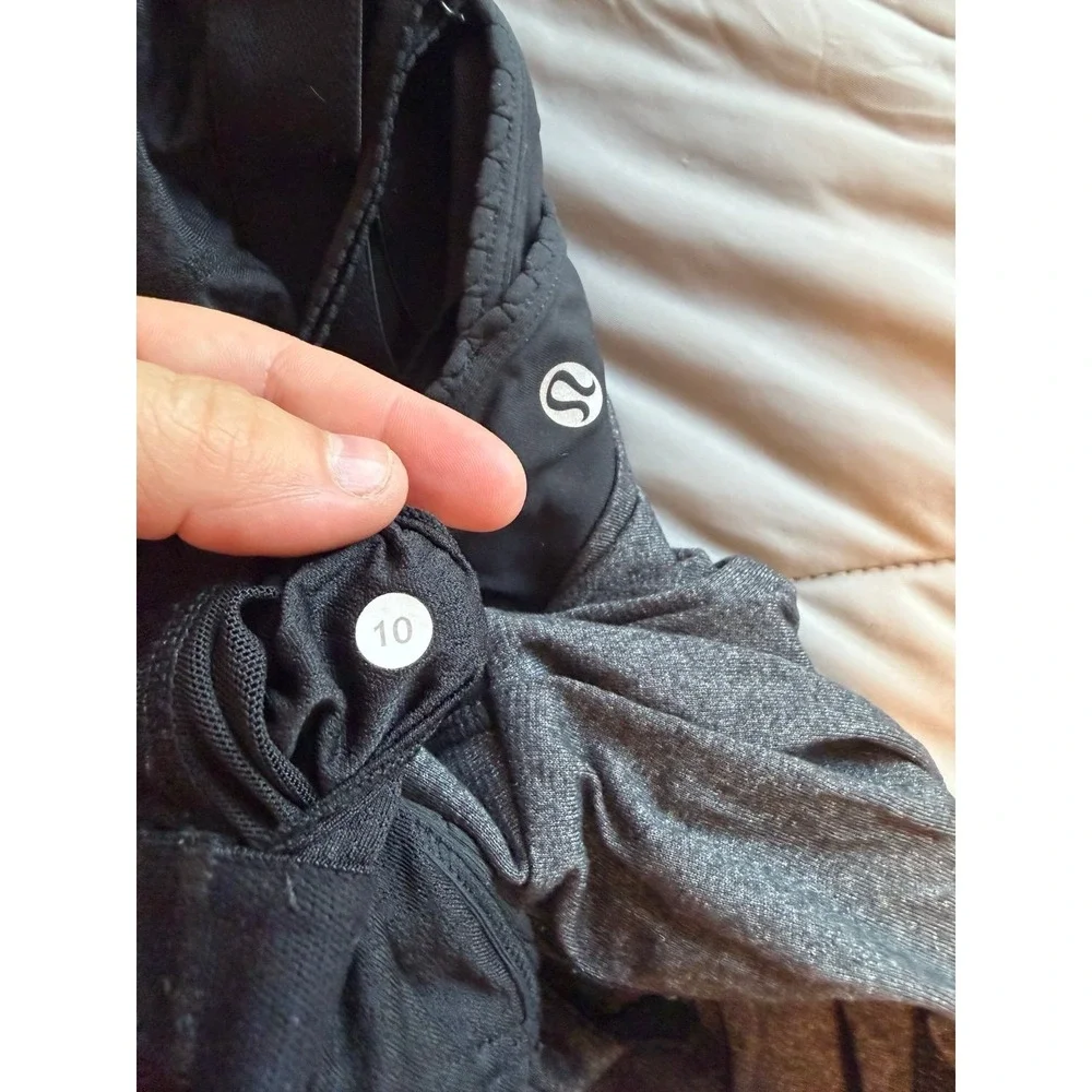 Lululemon Graceful Flow Tank with bra size 10 women's workout activewear yoga